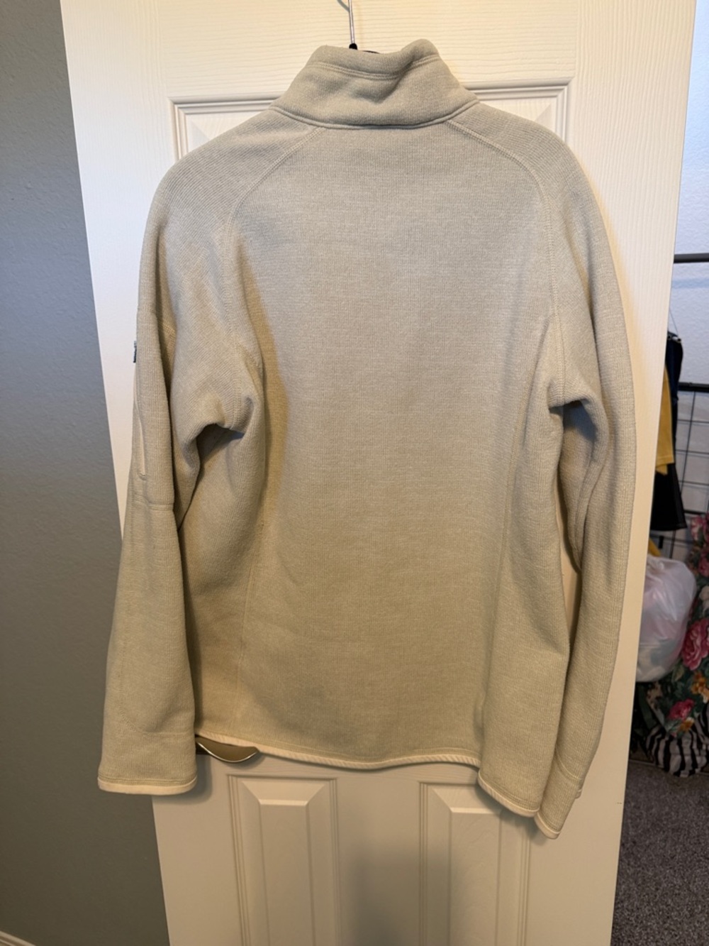 Patagonia Light Cream Quarter-Zip Fleece Pullover - Picture 3 of 3